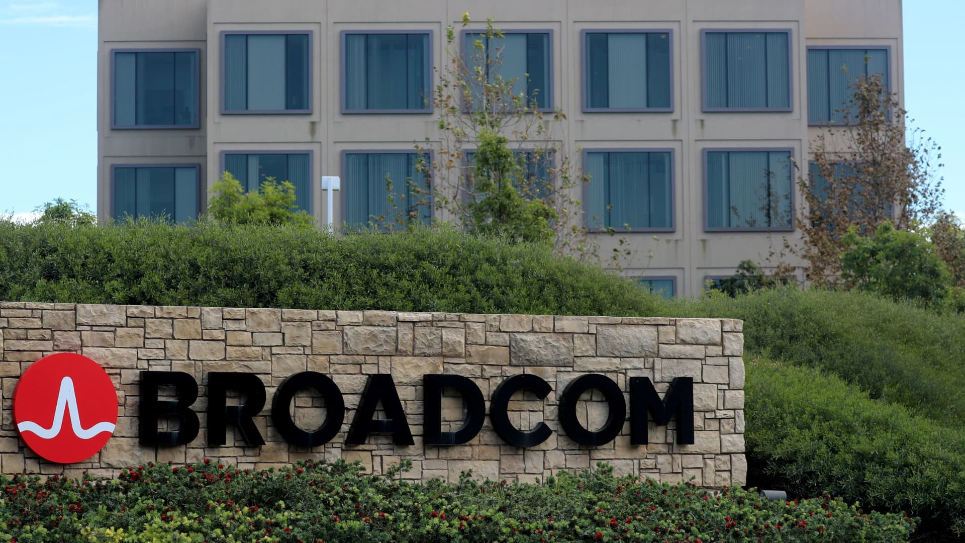 Getting ready for Broadcom earnings with an options trade that minimizes risk Getting ready for Broadcom earnings with an options trade that minimizes risk