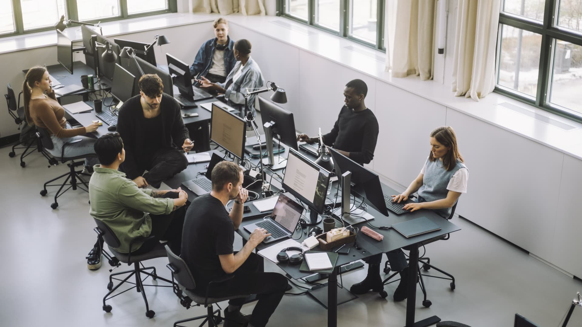 More companies are monitoring, enforcing office attendance