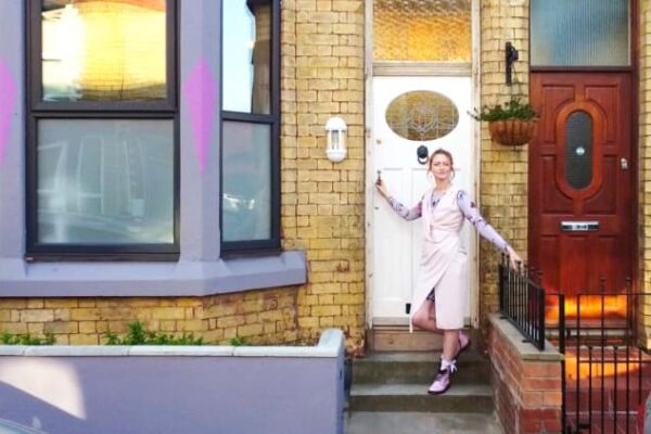 People in the happiest relationships talk about 5 things every day