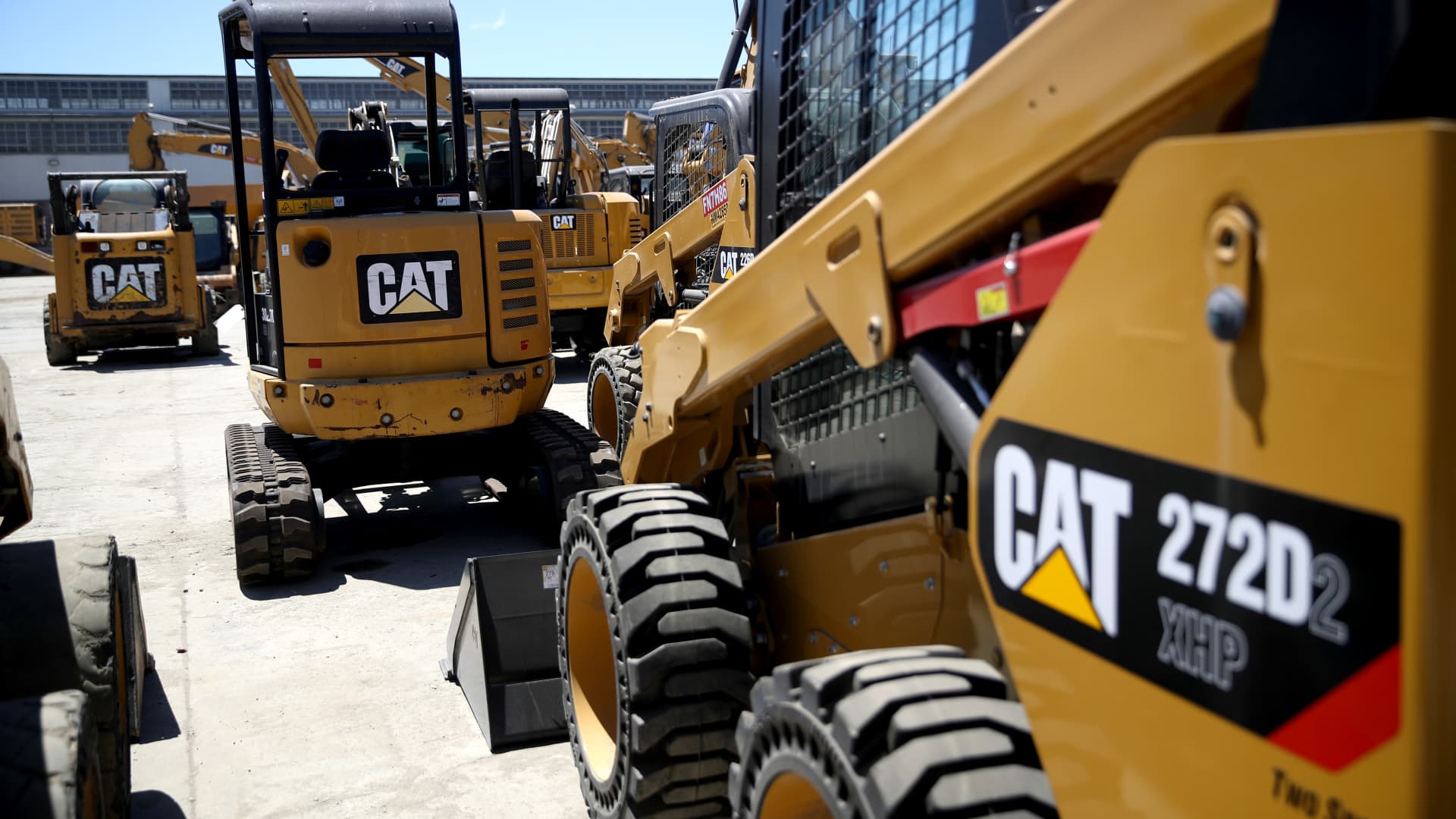 Caterpillar, Eaton results show tariff hit, cast doubt on hottest Wall Street trade