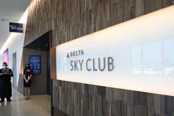 JetBlue unveils first ever airport lounge, BlueHouse