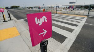 Lyft is in a major bottoming-out formation, says Carter Worth