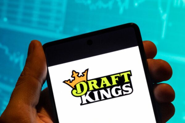 Charts suggest this online gambling stock is headed back to a new high, says Carter Worth