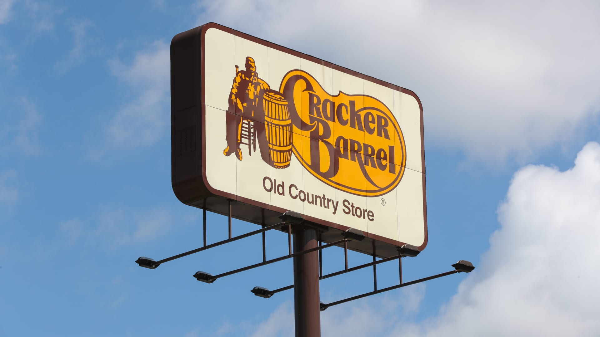 Cracker Barrel shares plummet after pushback on new logo, branding Cracker Barrel shares plummet after pushback on new logo, branding