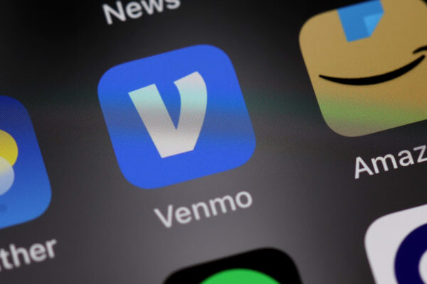 Cash’s decline gives buskers the blues, but apps keep the green flowing