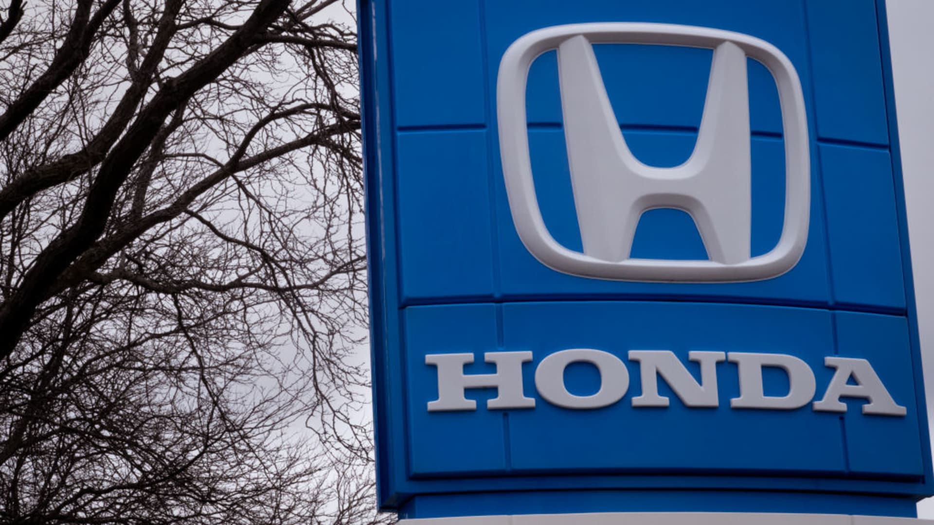 Honda Motor quarterly profit halves as U.S. auto tariffs bite Honda Motor quarterly profit halves as U.S. auto tariffs bite