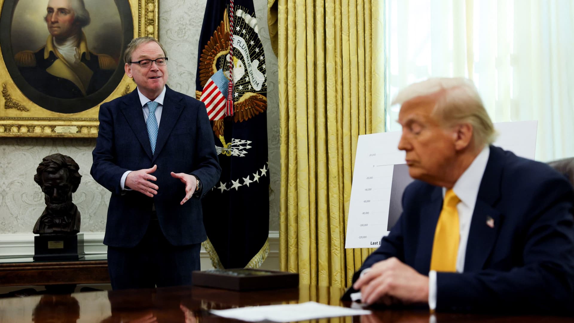 Hassett likely to be Trump’s pick for Fed chief, though Warsh is more qualified, CNBC survey finds