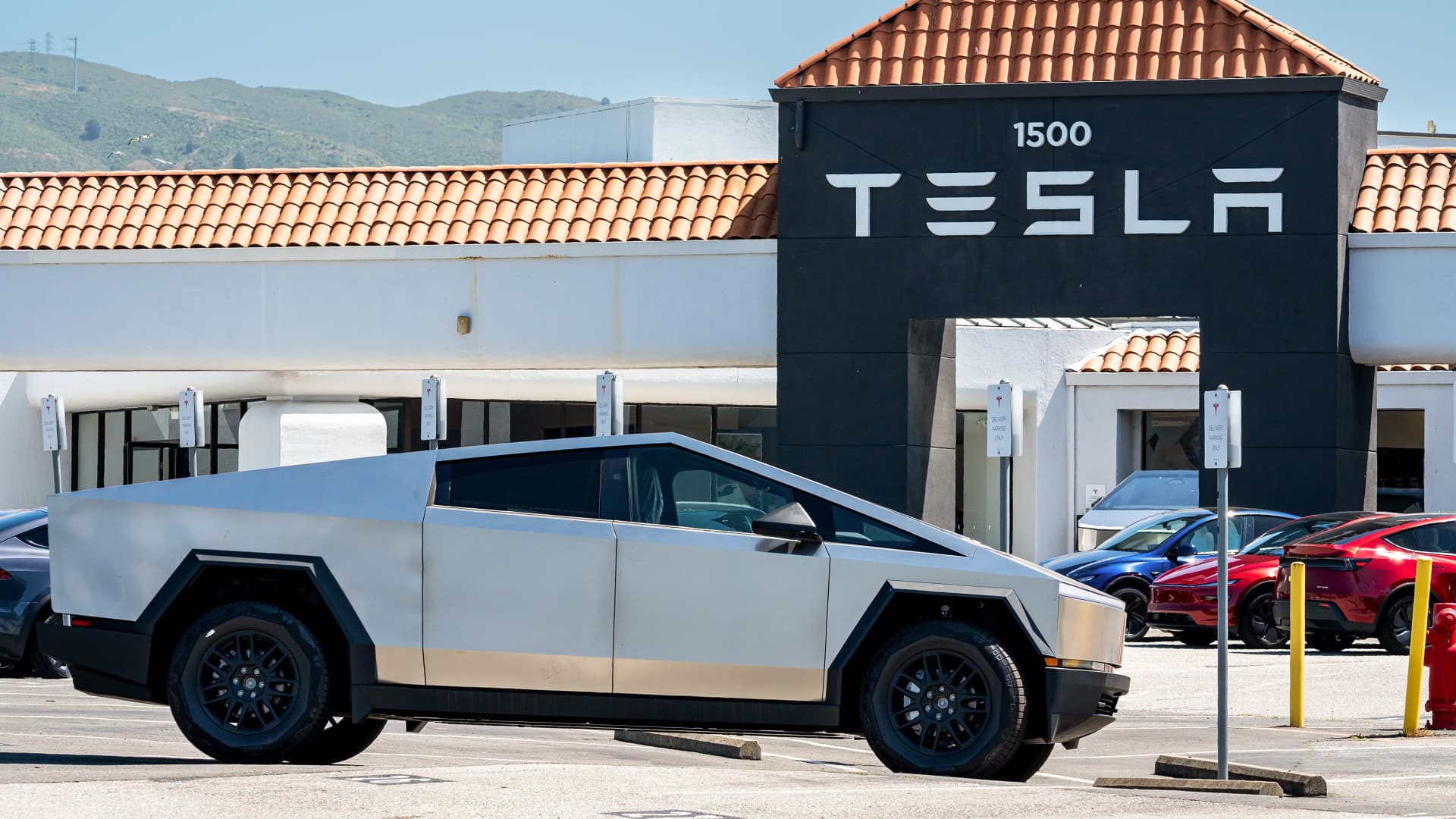 Why Tesla Cybertruck sales are falling short of expectations Why Tesla Cybertruck sales are falling short of expectations