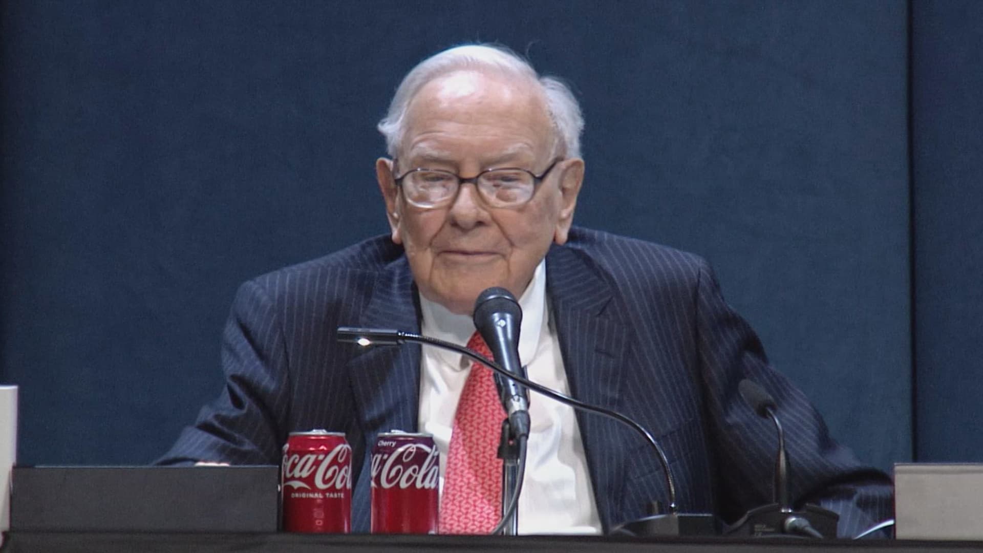 Warren Buffett just told CNBC his plan for trains. The stocks are moving Warren Buffett just told CNBC his plan for trains. The stocks are moving