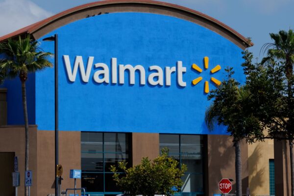 Stick to Walmart, not Target, ahead of earnings this week, investment chief says