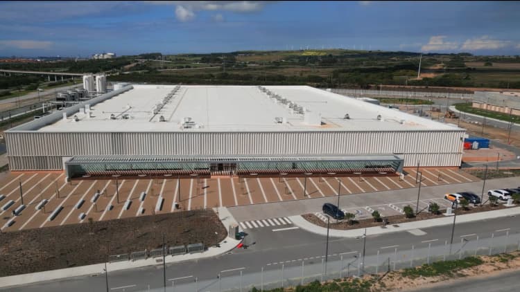 UK faces legal challenge for pushing ahead with 90-MW data center