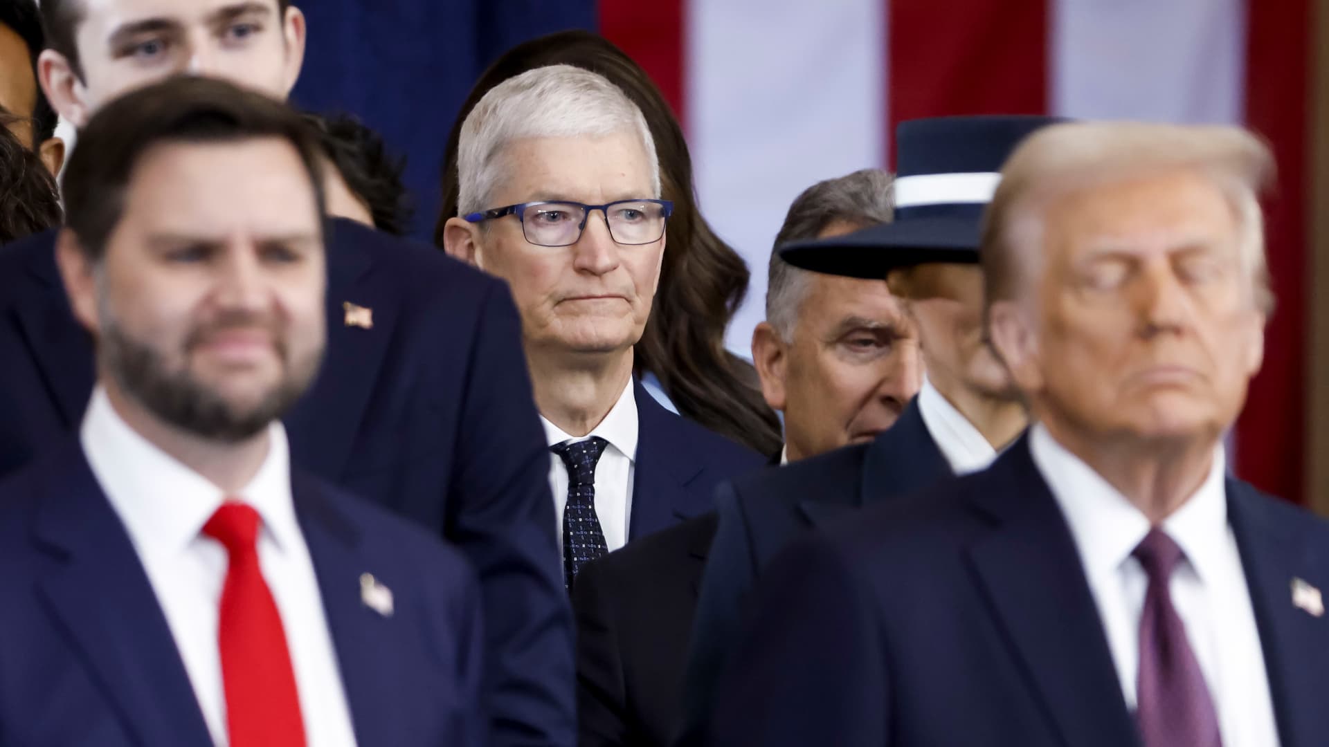 Apple is latest company to offer olive branch to Trump. How to invest around this