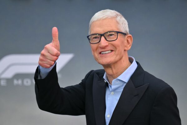 Stocks making the biggest moves midday: AAPL, VSAT, MCD, GO