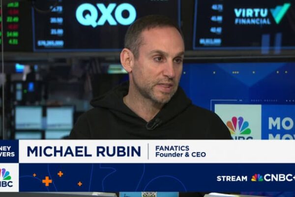 Fanatics starting to build loyalty program for sports, rewarding fans with merchandise, tickets and experiences