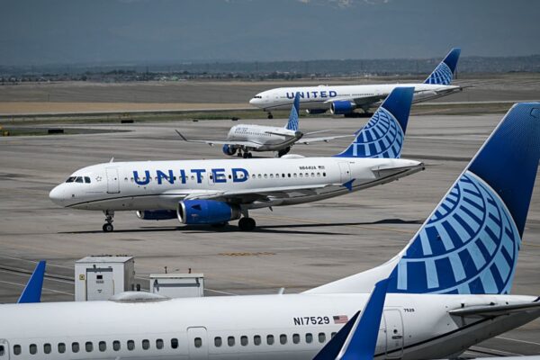 United Airlines halts flights at U.S. airports amid technical issue