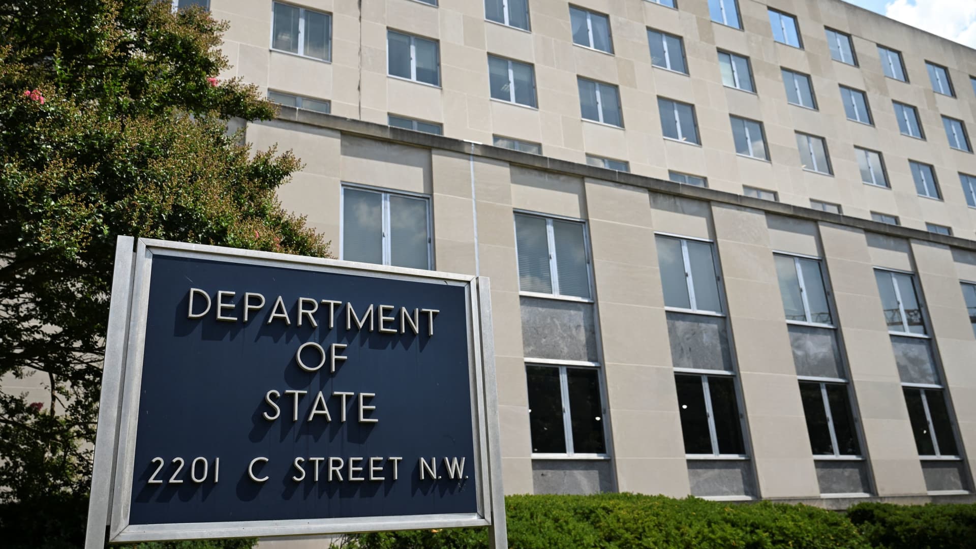 State Department announces program requiring some foreign visitors to pay bonds of up to ,000 State Department announces program requiring some foreign visitors to pay bonds of up to ,000