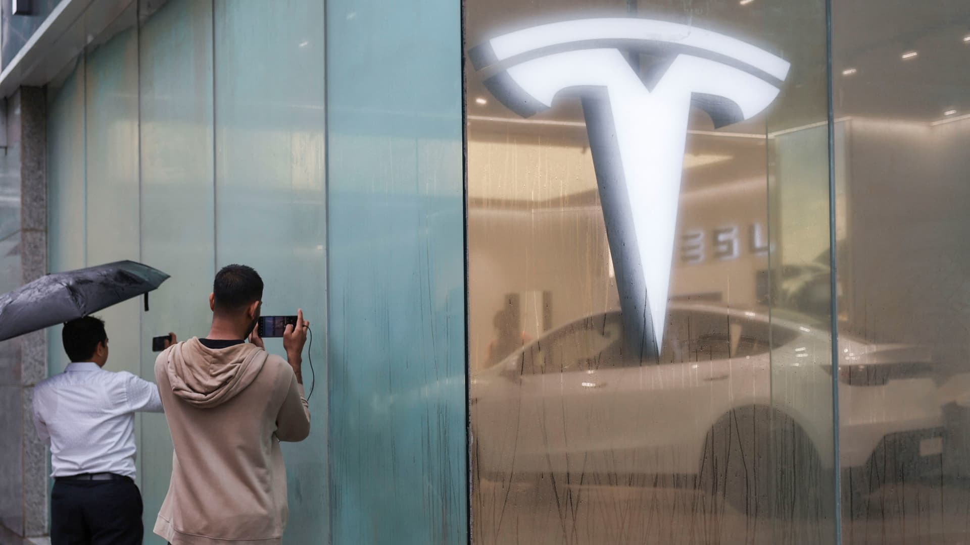 The charts show Tesla shares could be on the verge of a big swing, Katie Stockton says The charts show Tesla shares could be on the verge of a big swing, Katie Stockton says