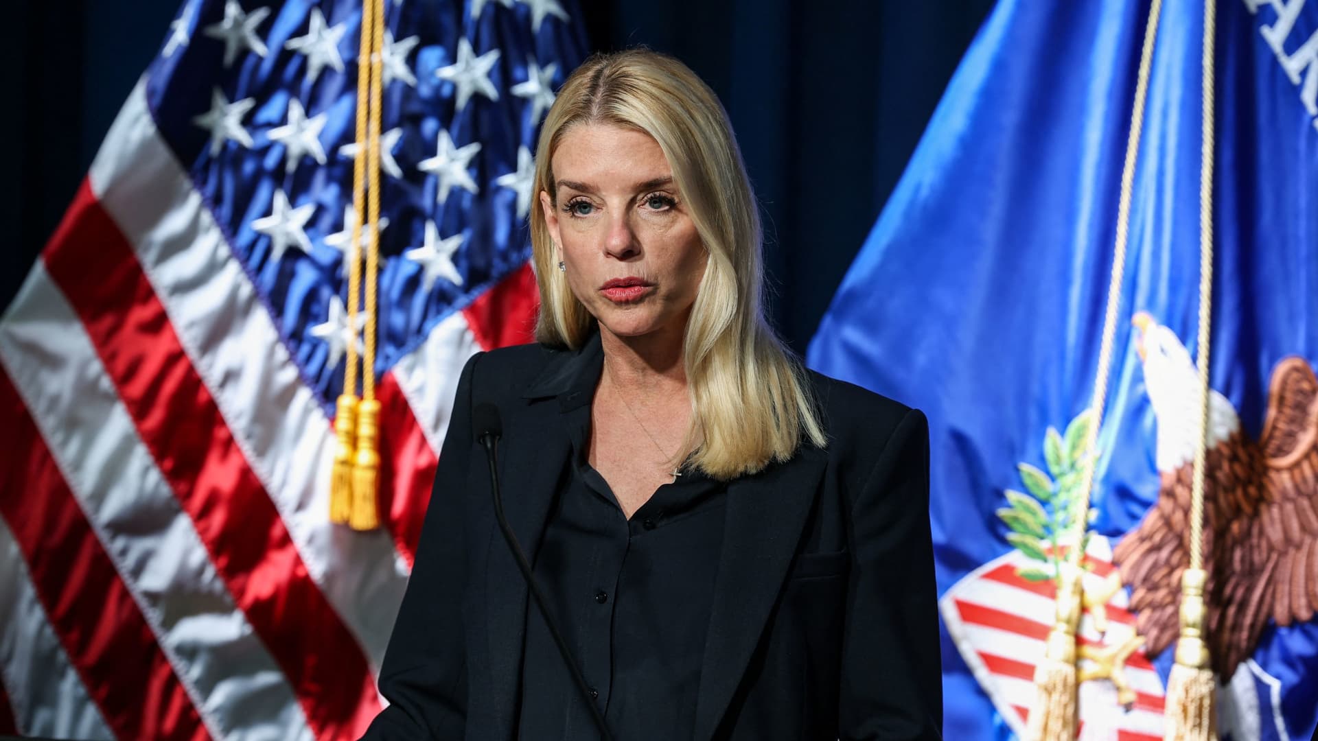 Bondi backs off D.C. police takeover, keeps chief in place