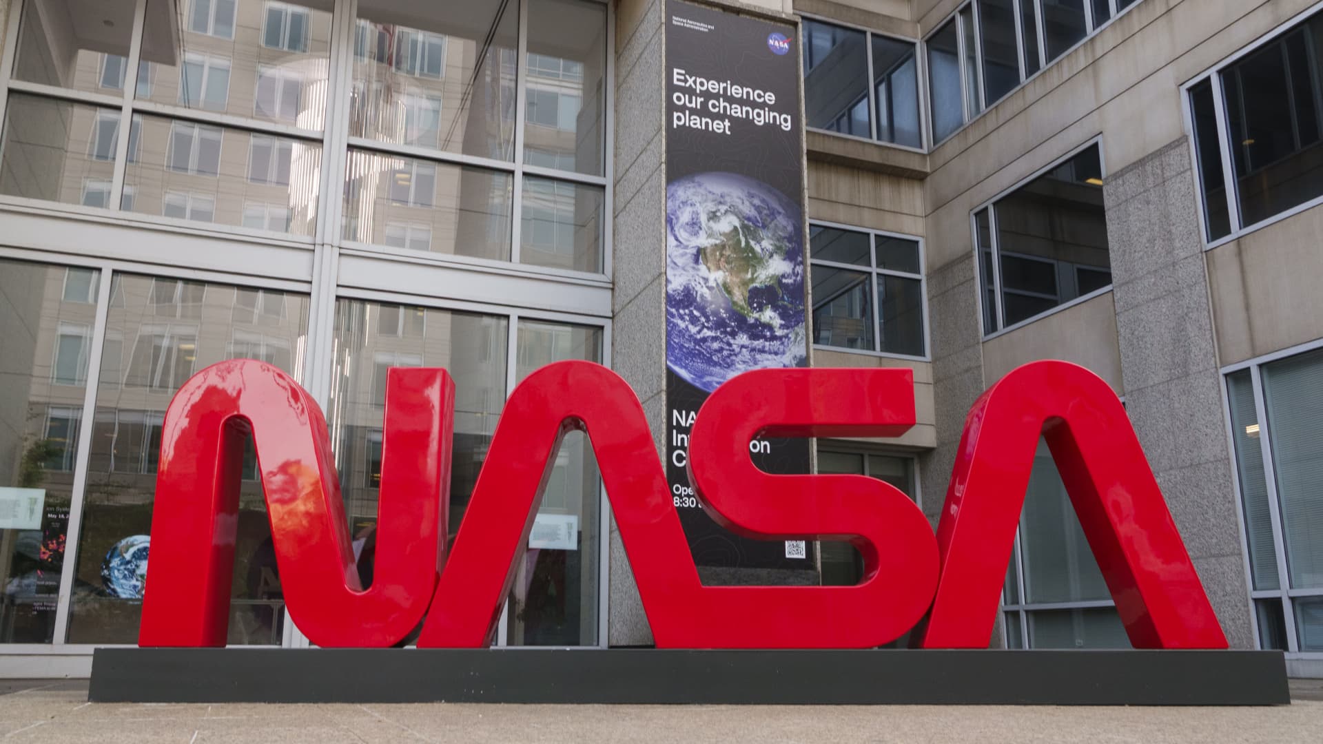 NASA under Trump aims to build nuclear reactor on moon before China and Russia