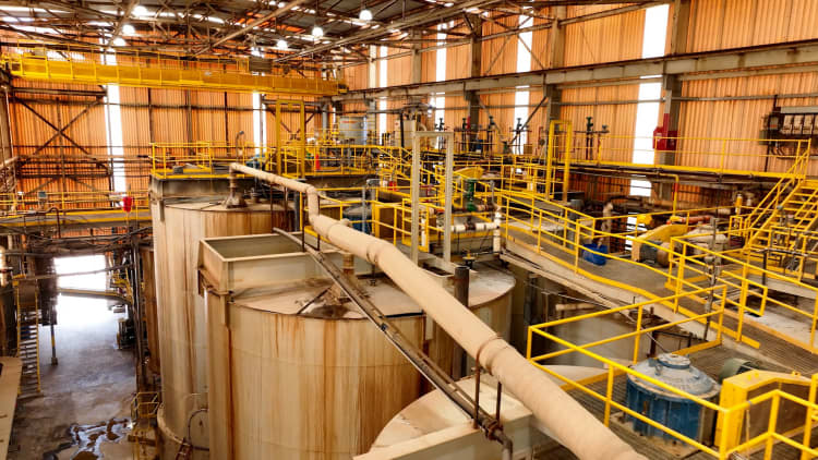 China’s electric car industry invests more overseas than at home