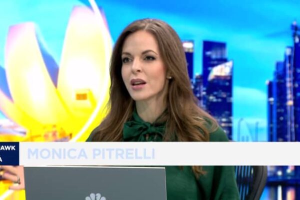 How to save on your phone bill when traveling abroad