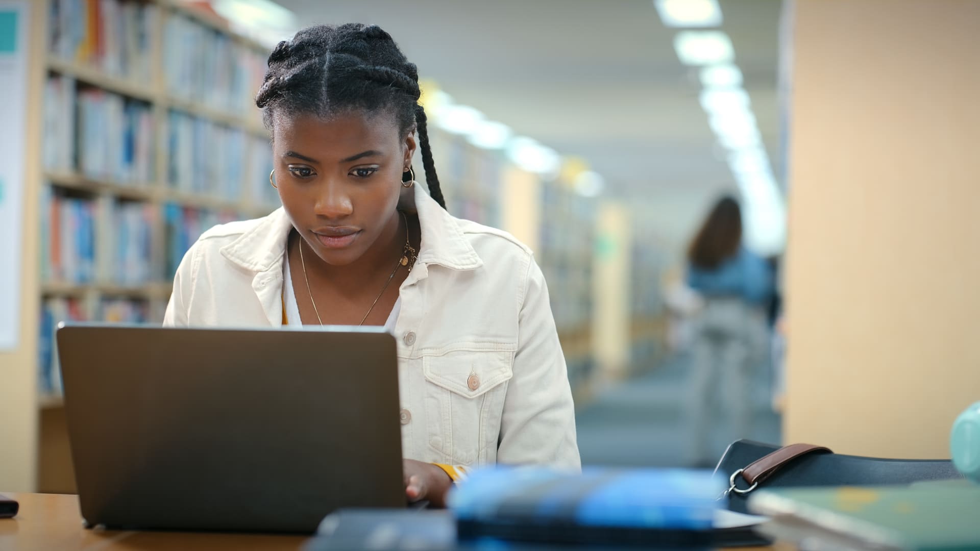 How To Apply For A Student Loan 2025: Federal and Private Loans