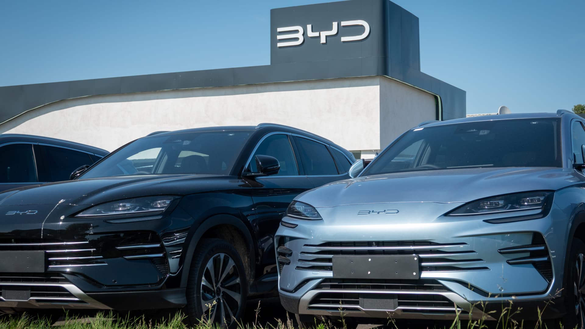 BYD’s Hong Kong shares fall nearly 8% after quarterly profit drop