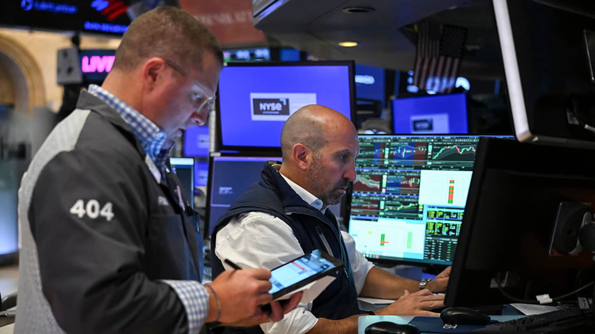 Hedge funds are turning cautious with stocks at record highs Hedge funds are turning cautious with stocks at record highs