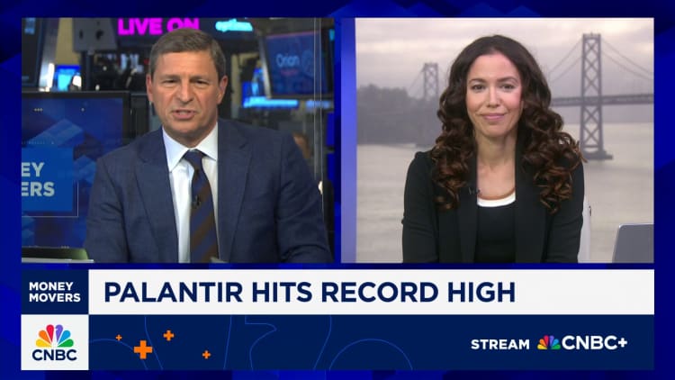 Palantir stock slumps 9%, falling for a fifth-straight day from record