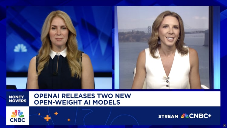 OpenAI is giving ChatGPT to the government for 