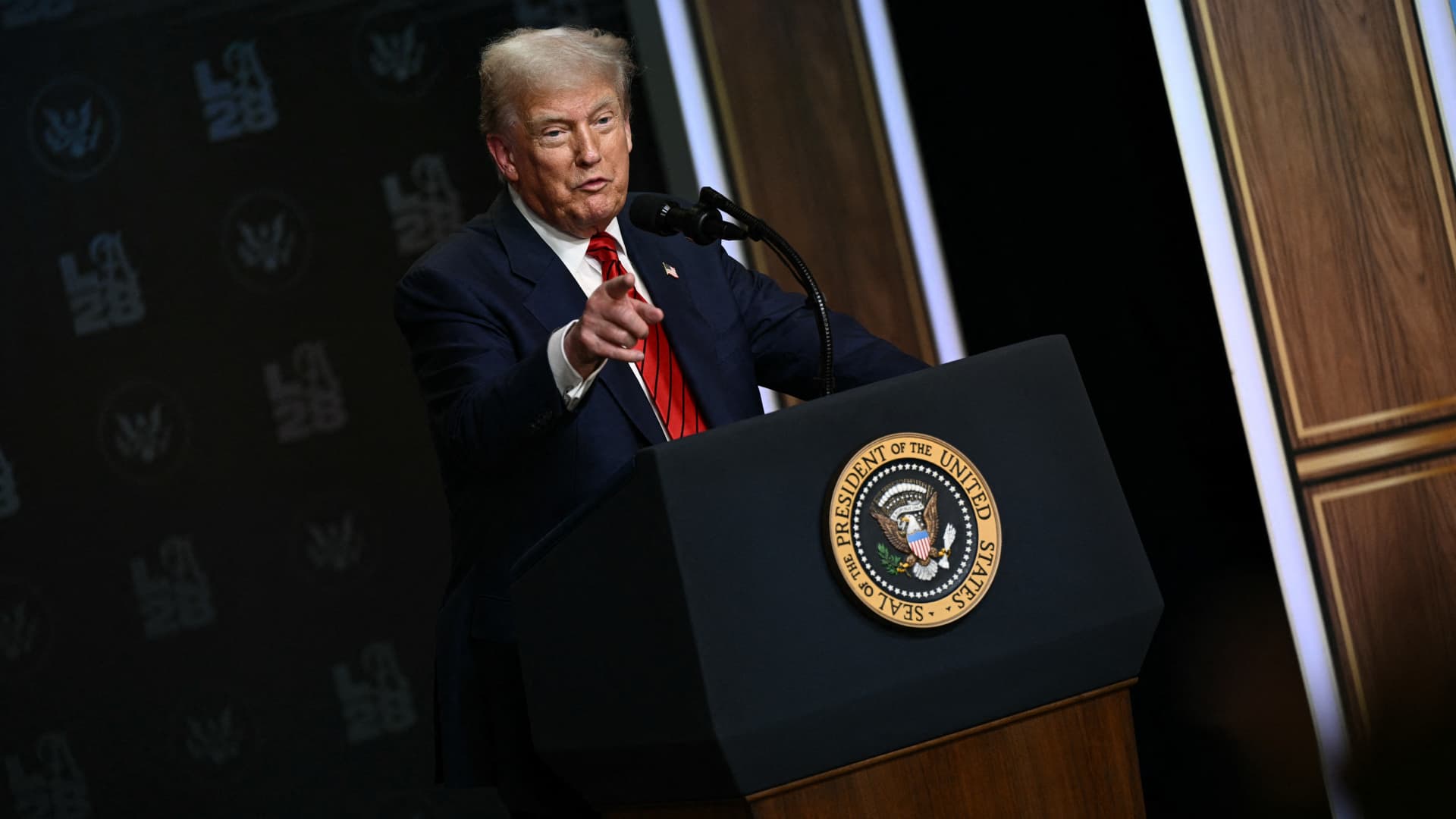 Trump is hailing the EU’s 0 billion investment pledge — but it might never happen Trump is hailing the EU’s 0 billion investment pledge — but it might never happen