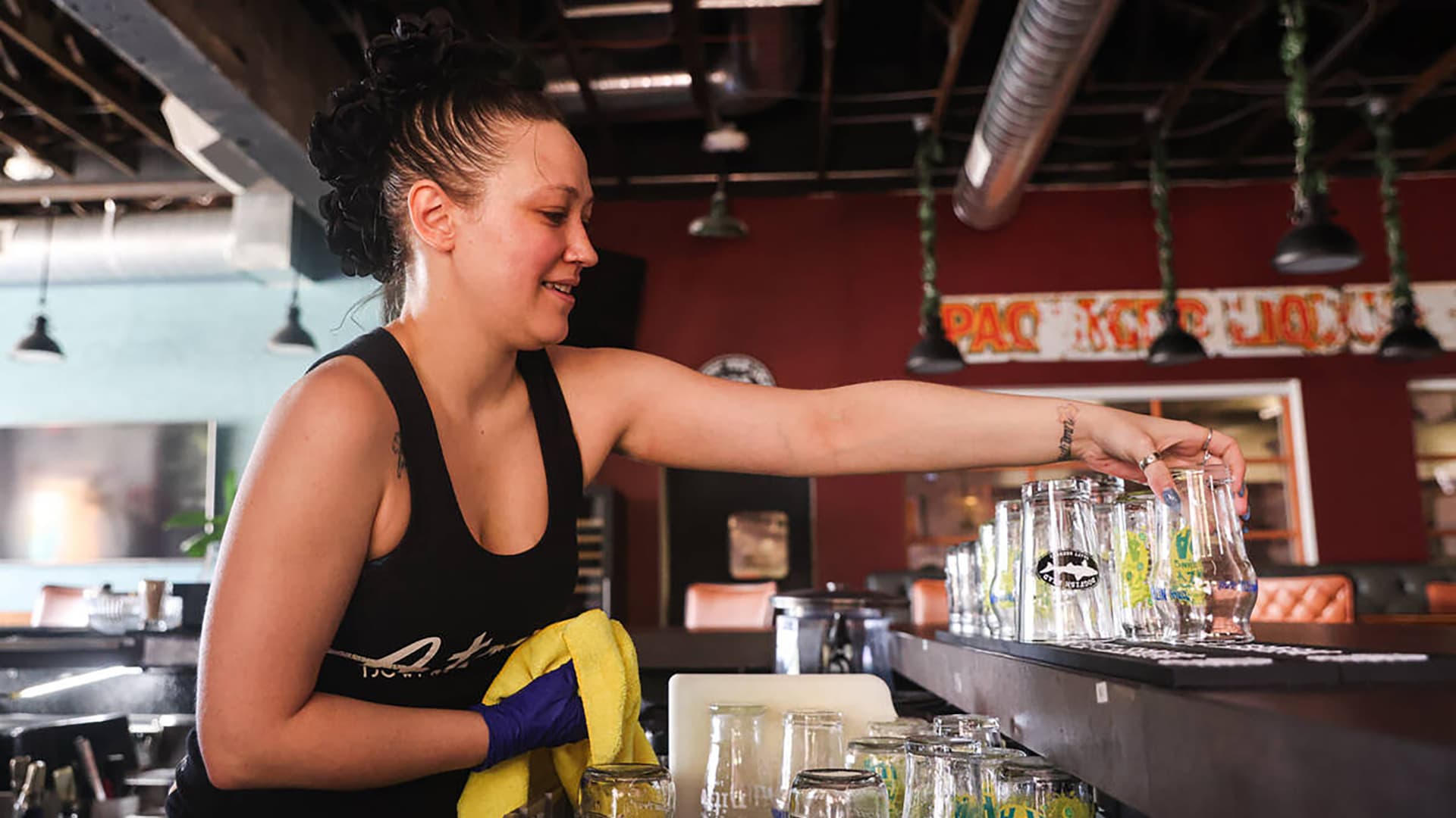 What Trump’s ‘no tax on tips’ means for tipped workers