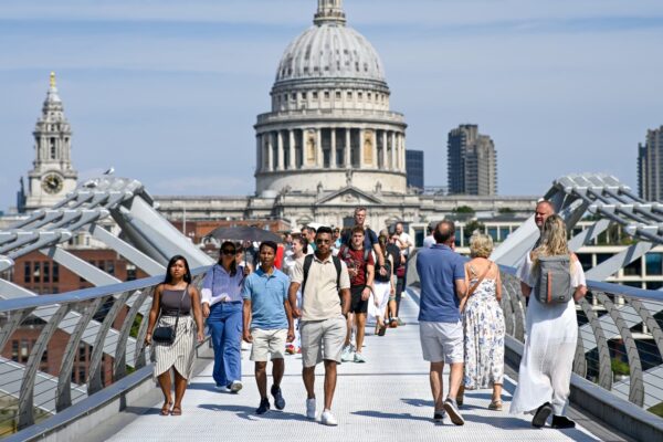 FTSE 100, DAX, Renk earnings, European stocks