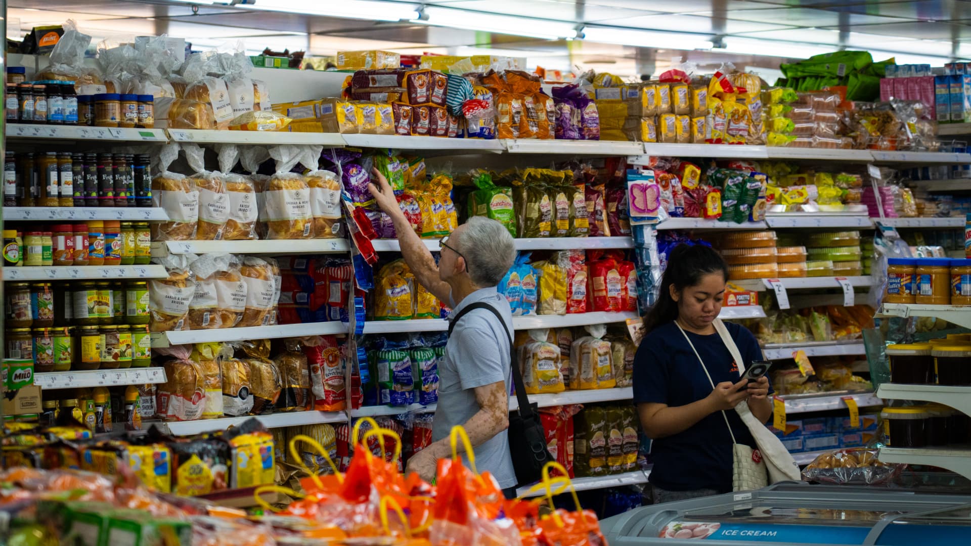 More Singaporeans are living paycheck to paycheck