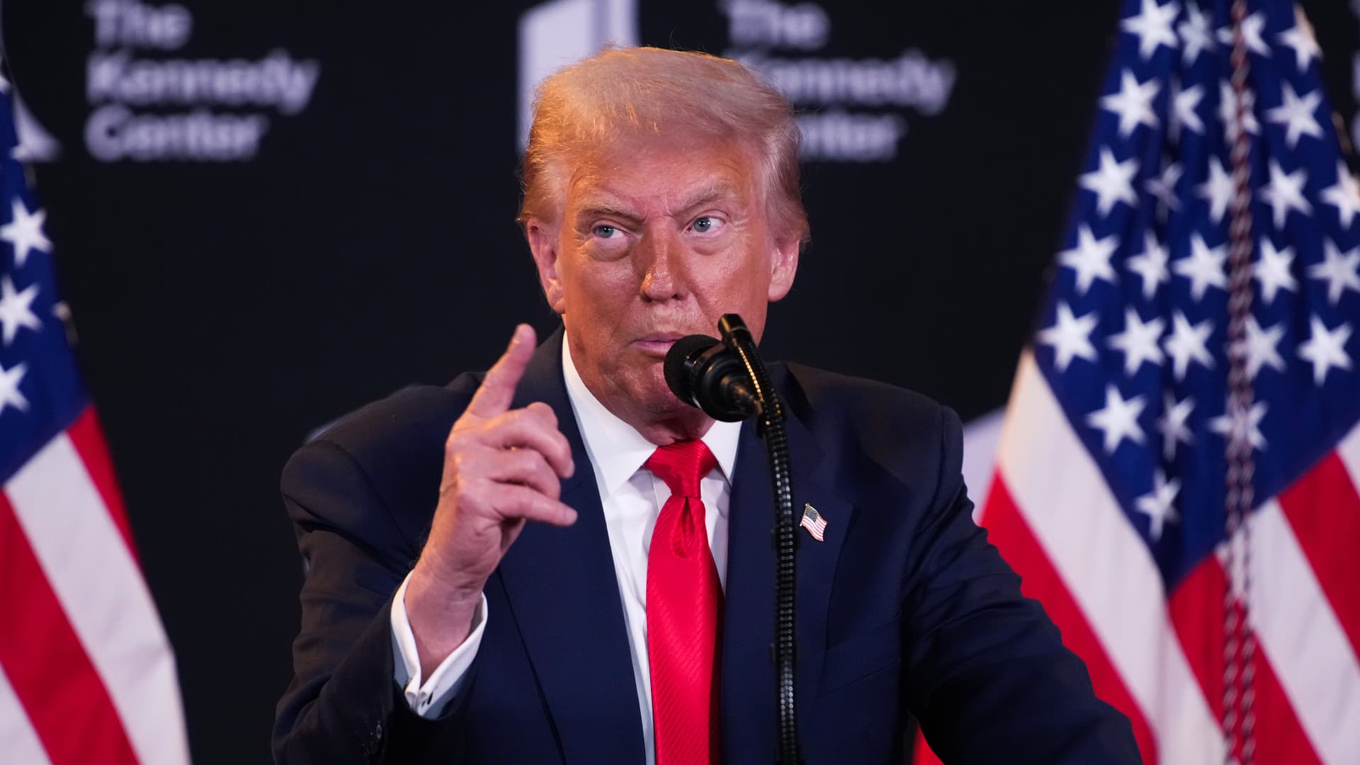 Trump orders easing of commercial spaceflight regulations, in boon to Musk’s SpaceX