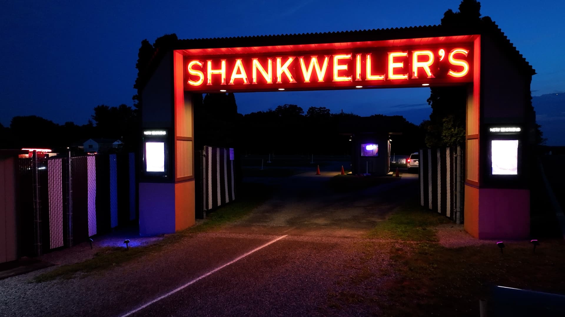 Couple took out M loan to save America’s oldest drive-in theater—now it brings in 0K a year Couple took out M loan to save America’s oldest drive-in theater—now it brings in 0K a year