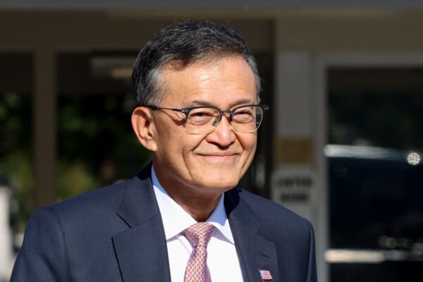 Intel stock climbs 7% on report Trump administration is considering stake