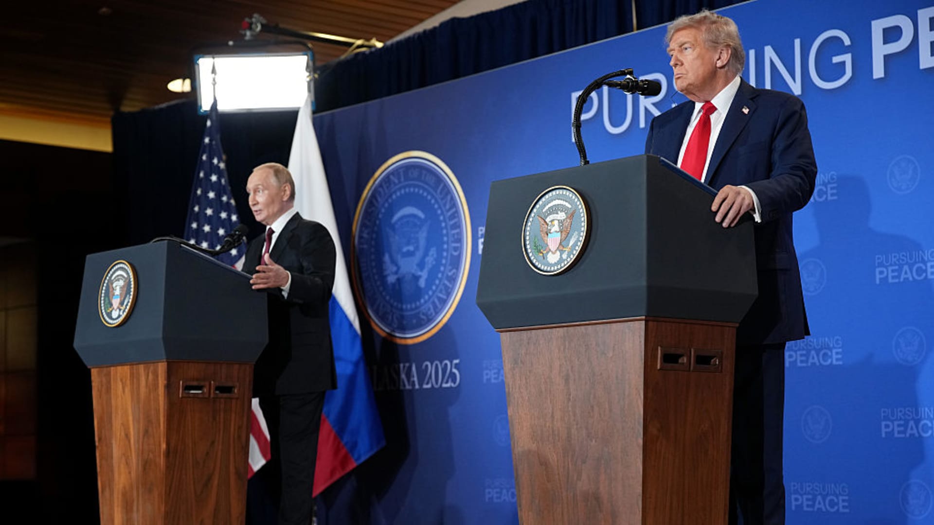 Zelensky to meet with Trump after Putin talks end without ceasefire