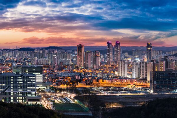 Asia markets set to mostly open higher as investors await details of U.S.-Ukraine talks