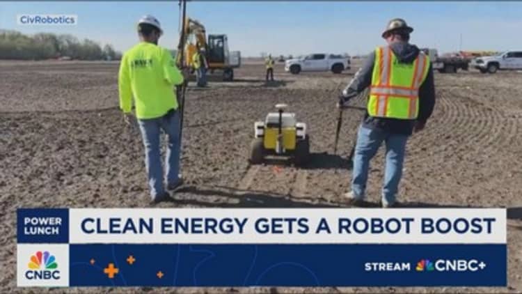These little robots are changing the way solar farms are built