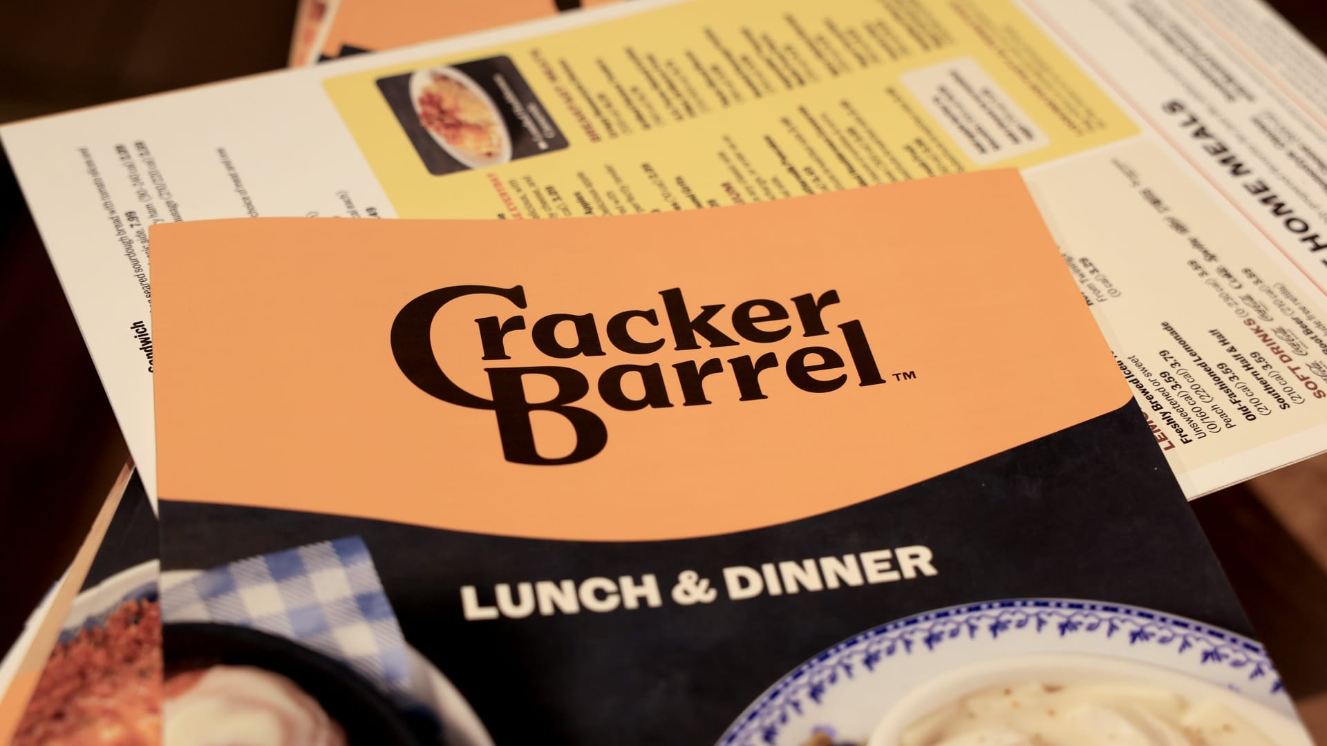 Cracker Barrel responds to backlash over new logo and rebranding Cracker Barrel responds to backlash over new logo and rebranding