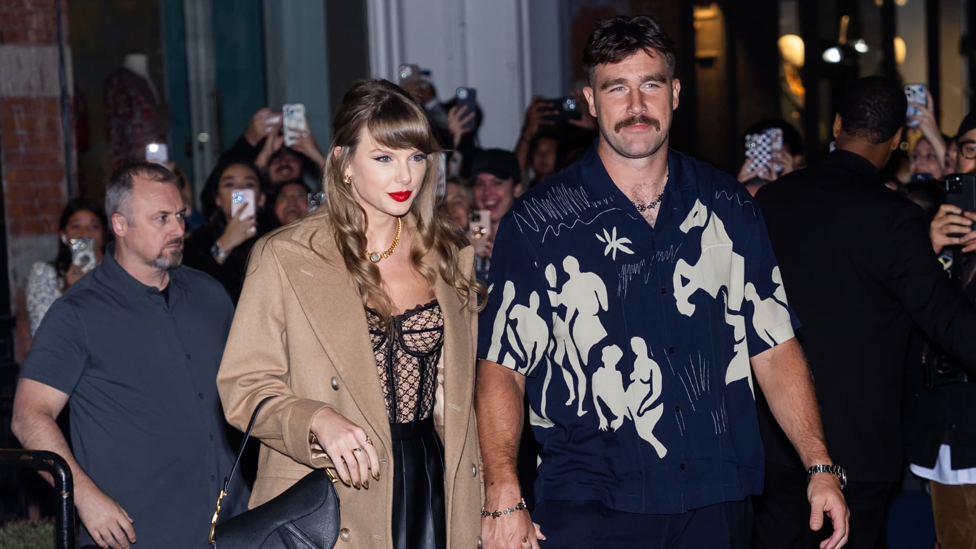 Taylor Swift is engaged to NFL star Travis Kelce Taylor Swift is engaged to NFL star Travis Kelce