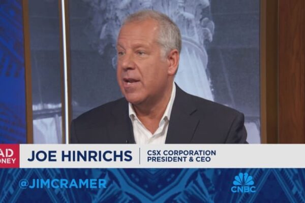 As railroad merger rumors swirl, CSX CEO says working with peers is the best way to boost value