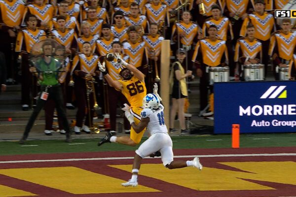 Minnesota's Drake Lindsey finds Jameson Geers for nine-yard touchdown vs. Buffalo