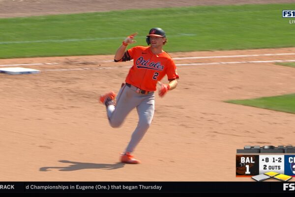 Gunnar Henderson launches a three-run home run to give Orioles late lead over Cubs