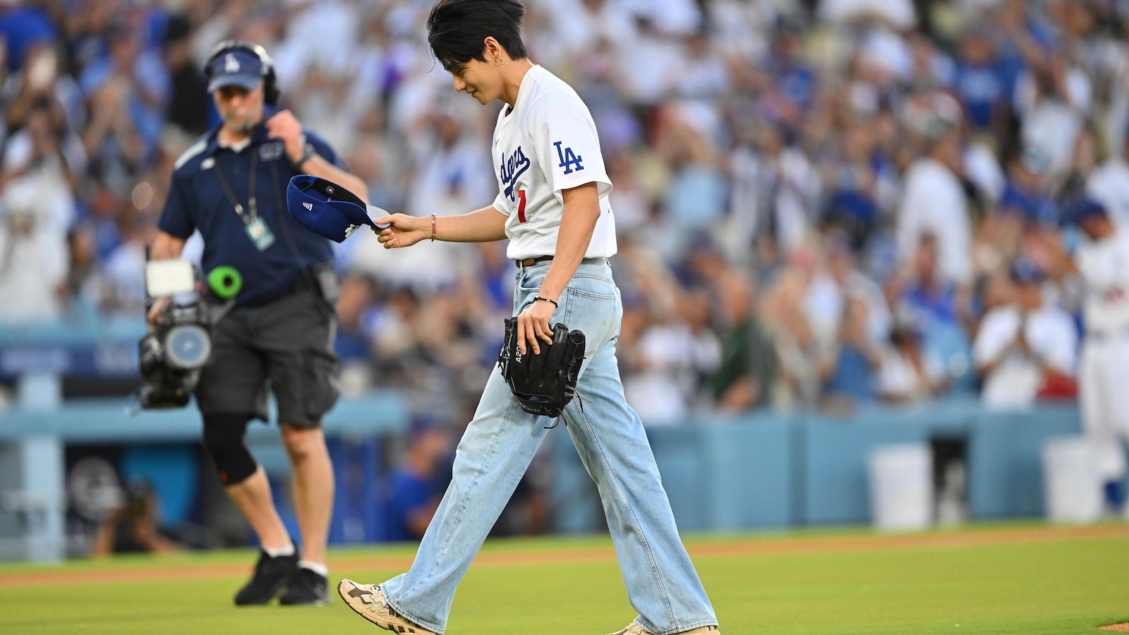 V of K-pop sensation BTS thrills fans with first pitch at Dodgers game and meets Shohei Ohtani V of K-pop sensation BTS thrills fans with first pitch at Dodgers game and meets Shohei Ohtani