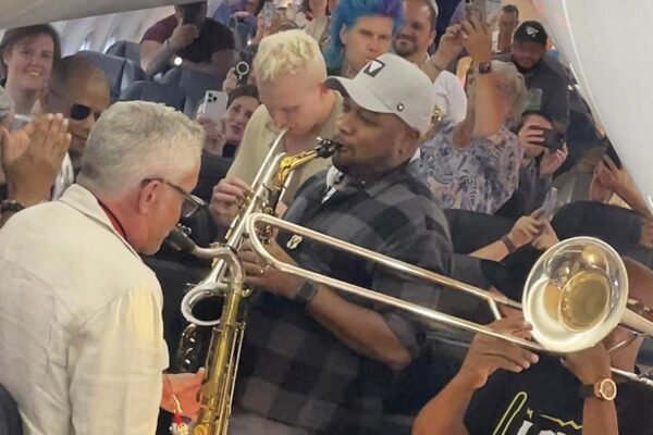 A flight delay, a jazz band and a viral moment: How Dave Koz and fellow musicians lifted spirits