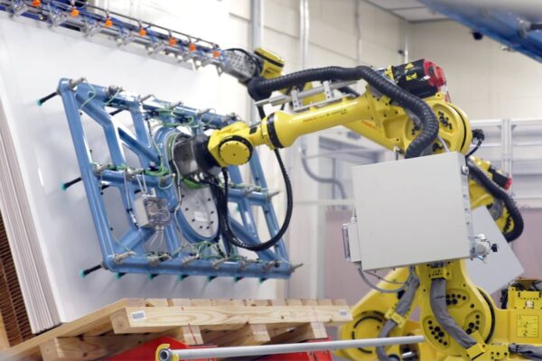 Cramer touts Corning ‘deep in the data centers,’ partnered with Nvidia, Apple