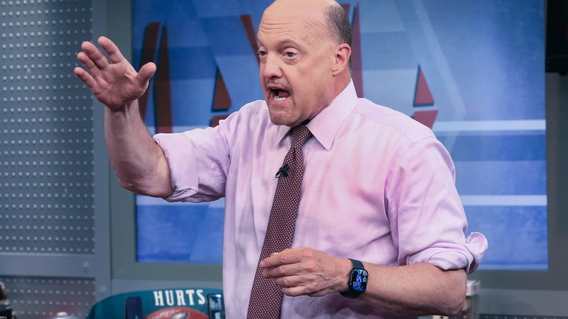 The Fed’s interest rate cut doesn’t upended broad market themes, Jim Cramer says