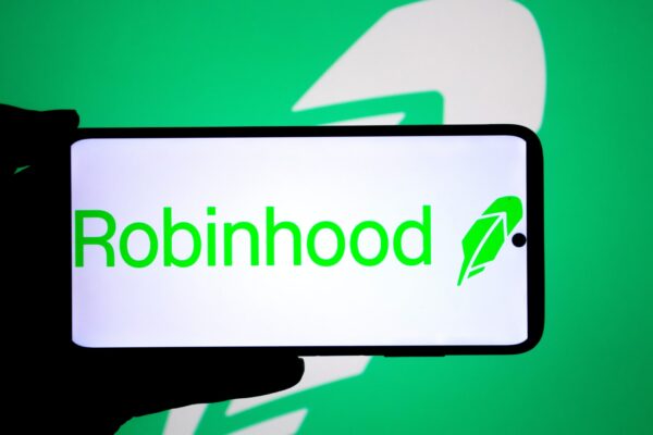 AppLovin and Robinhood added to S&P 500